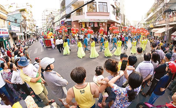 Khu vực Chợ Lớn rộn ràng lễ hội.