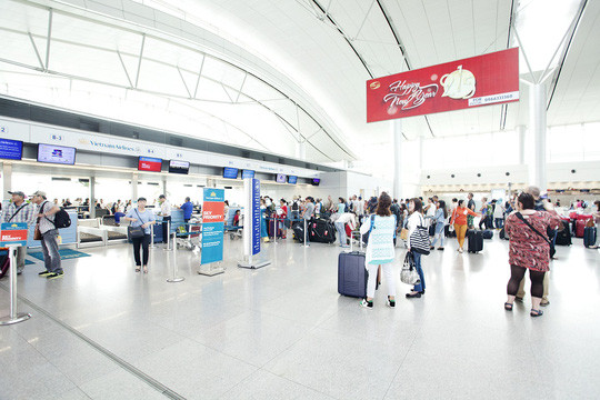 Sân bay Tân Sơn Nhất có năng lực vận chuyển từ 30-40 triệu hành khách/năm. Sân bay Tân Sơn Nhất có năng lực vận chuyển từ 30-40 triệu hành khách/năm.