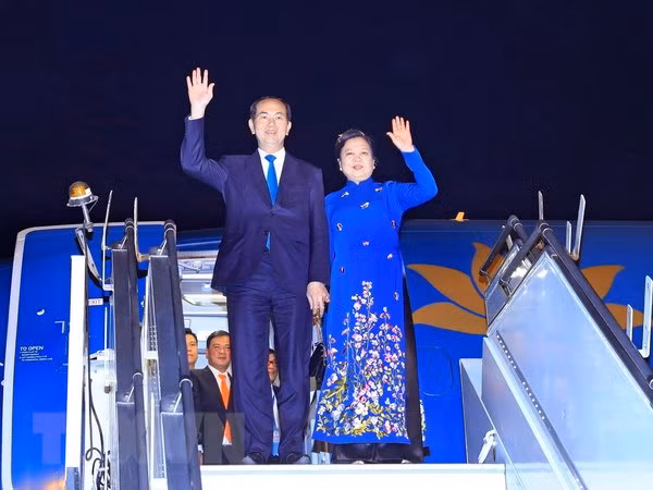 Chủ tịch nước Trần Đại Quang và Phu nhân tại sân bay quân sự Palam, Thủ đô New Dehli. (Ảnh: Nhan Sáng/TTXVN)