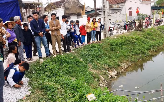  Hiện trường nơi phát hiện thi thể nạn nhân. Ảnh: P.H.