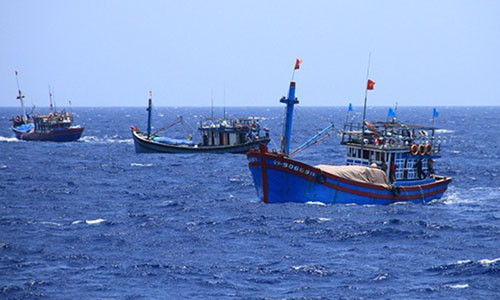 Tàu cá của ngư dân Việt Nam hoạt động trên biển.