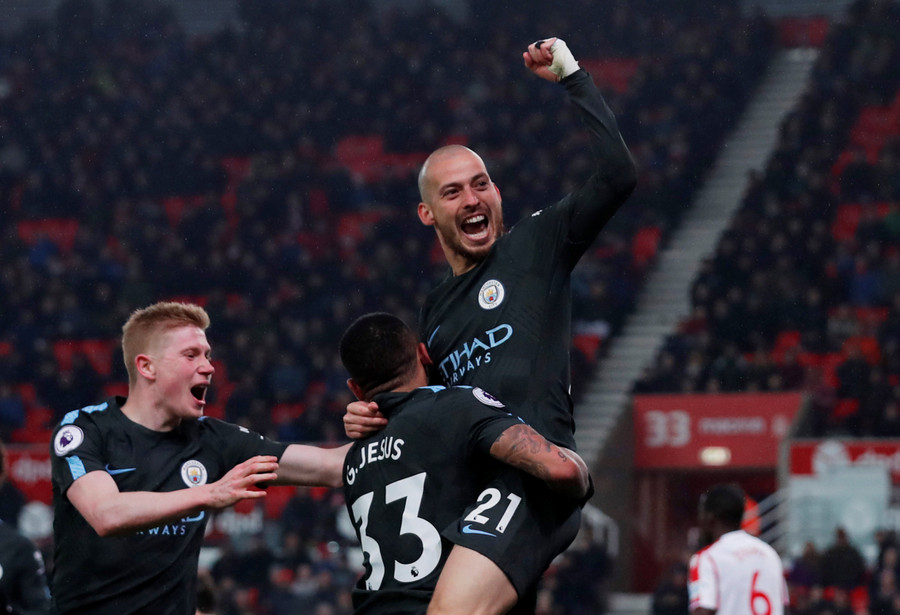 Niềm vui của Silva sau khi nâng tỉ số lên 2-0 cho M.C. Ảnh: REUTERS