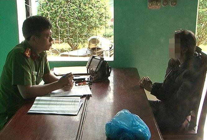 Công an lấy lời khai đối với T. Công an lấy lời khai đối với T.