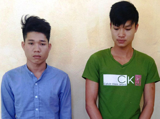 Do có mâu thuẫn với nhau, 2 thanh niên ở huyện Thạch Thành (Thanh Hóa) đã dùng kiếm và gậy tre truy sát, chém lìa bàn tay 1 người và đánh gãy tay 1 người khác. Do có mâu thuẫn với nhau, 2 thanh niên ở huyện Thạch Thành (Thanh Hóa) đã dùng kiếm và gậy tre truy sát, chém lìa bàn tay 1 người và đánh gãy tay 1 người khác.