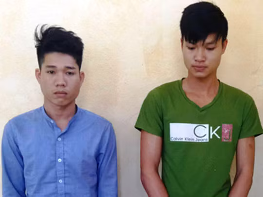 Do có mâu thuẫn với nhau, 2 thanh niên ở huyện Thạch Thành (Thanh Hóa) đã dùng kiếm và gậy tre truy sát, chém lìa bàn tay 1 người và đánh gãy tay 1 người khác.