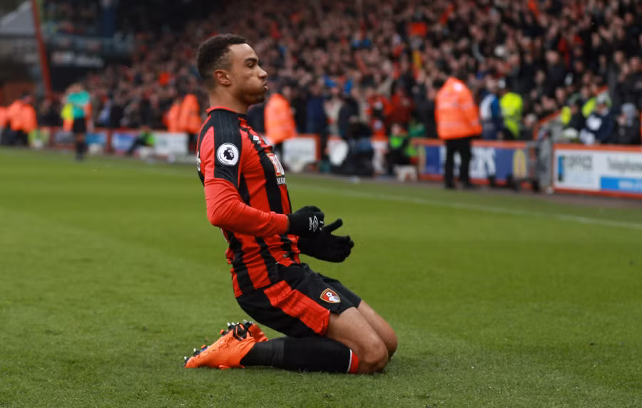 Stanislas ăn mừng bàn mở tỉ số cho Bournemouth. Ảnh: REUTERS