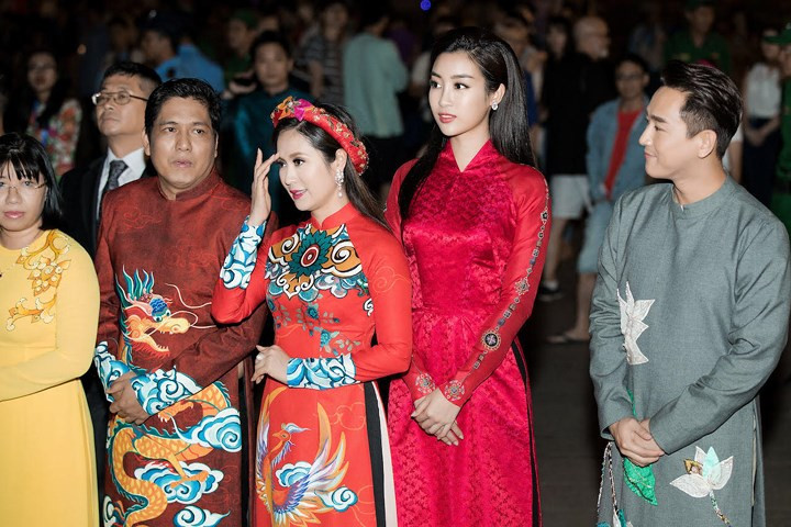 Chương trình năm nay có chủ đề “Duyên dáng áo dài Thành phố Hồ Chí Minh” nhằm tôn vinh nét đặc sắc của trang phục Áo dài Việt Nam.