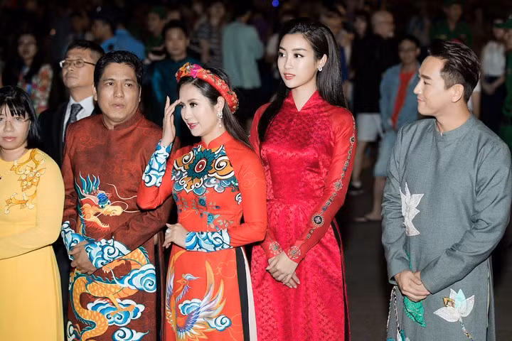 Chương trình năm nay có chủ đề “Duyên dáng áo dài Thành phố Hồ Chí Minh” nhằm tôn vinh nét đặc sắc của trang phục Áo dài Việt Nam.