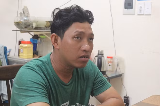 Dương bị bắt về cơ quan công an.