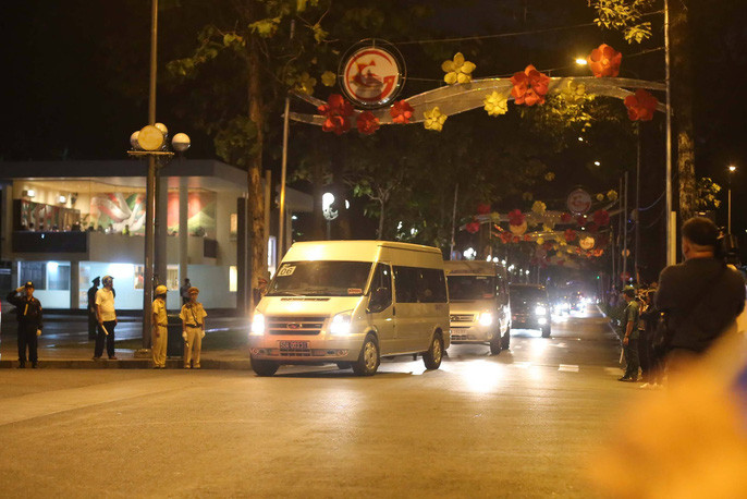  Xe đưa linh cữu cố Thủ tướng Phan Văn Khải về đến Hội trường Thống Nhất lúc 20 giờ 5 phút