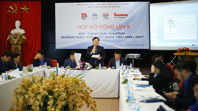 Buổi họp bình xét 10 gương mặt trẻ Việt Nam tiêu biểu năm 2017. Buổi họp bình xét 10 gương mặt trẻ Việt Nam tiêu biểu năm 2017.