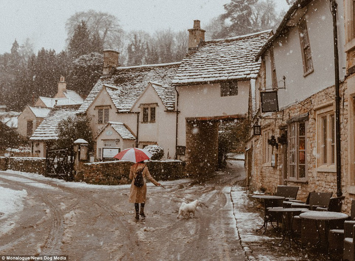 Ngôi làng nước Anh vào mùa đông phủ tuyết trắng - Ảnh: Daily mail