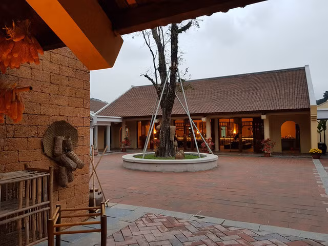  Chợ quê ngay trong làng hành hương