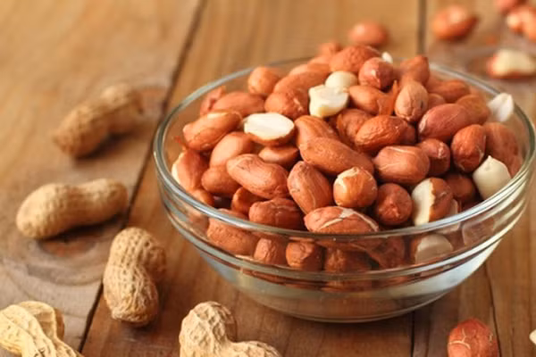  Một nghiên cứu tại Mỹ tiến hành trên 101 người béo phì đã cho ra kết quả, nhóm người có chế độ ăn có đậu phộng giảm 11 kg so với trọng lượng trung bình và không tăng trở lại sau 1 năm.