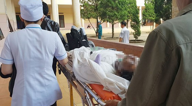 Anh Hậu được đưa cấp cứu trong tình trạng nguy kịch (nguồn ssgp)  Anh Hậu được đưa cấp cứu trong tình trạng nguy kịch (nguồn ssgp)