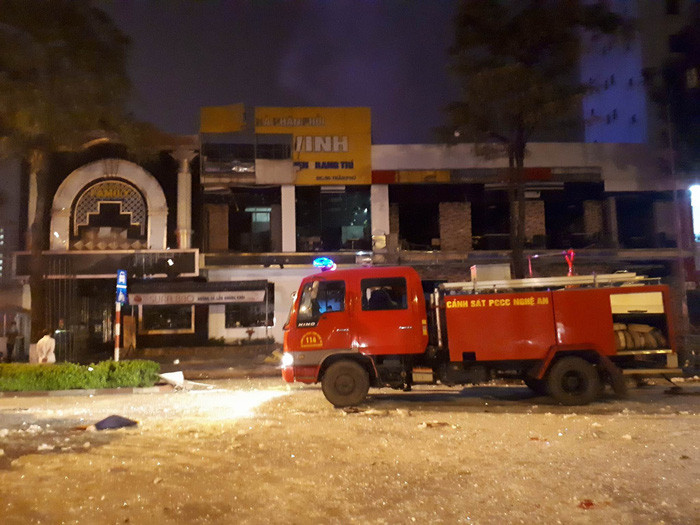 Xe cứu hỏa đến hiện trường Xe cứu hỏa đến hiện trường