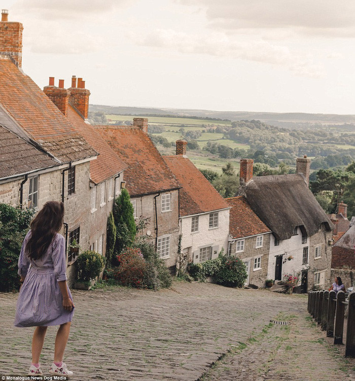 "Trước đó tôi đã nhận được công việc Instagram đầu tiên thông qua blog của mình trước khi tốt nghiệp, trong vòng 6 tháng tôi nhận ra mình có thể kiếm sống bằng nó." - Mona Jones - Ảnh: Daily mail