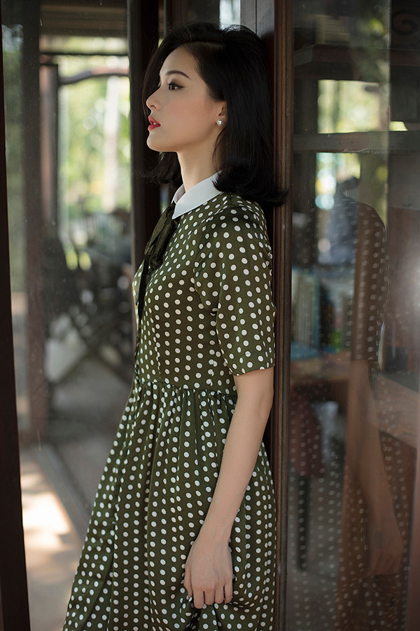 Ở bộ sưu tập này, hoạ tiết chấm bi mang đặc trưng của phong cách retro được hai nữ thiết kế thể hiện một cách lôi cuốn qua nhiều kiểu trang phục phù hợp với không khí xuân hè. Ở bộ sưu tập này, hoạ tiết chấm bi mang đặc trưng của phong cách retro được hai nữ thiết kế thể hiện một cách lôi cuốn qua nhiều kiểu trang phục phù hợp với không khí xuân hè.