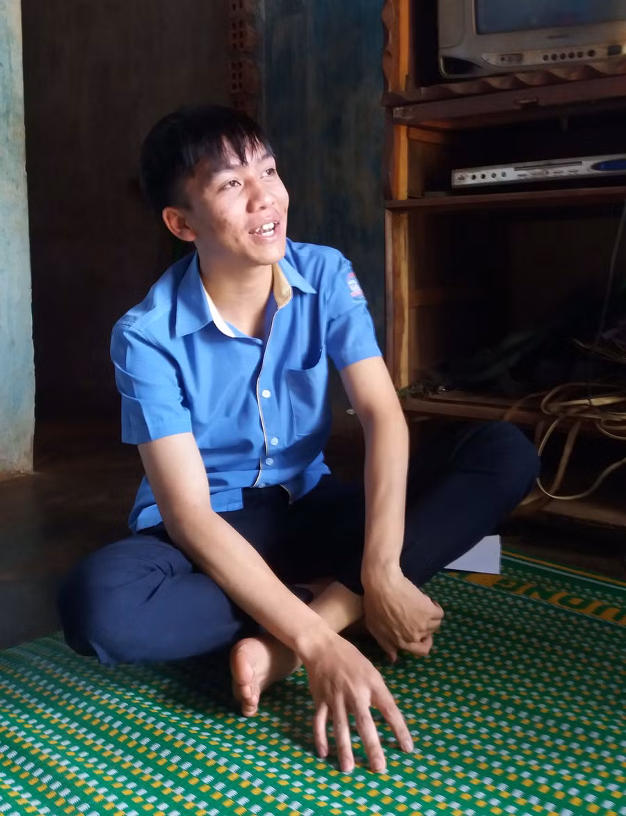 Dù khó khăn, vất vả nhưng Bình luôn lạc quan. Ảnh: N.N