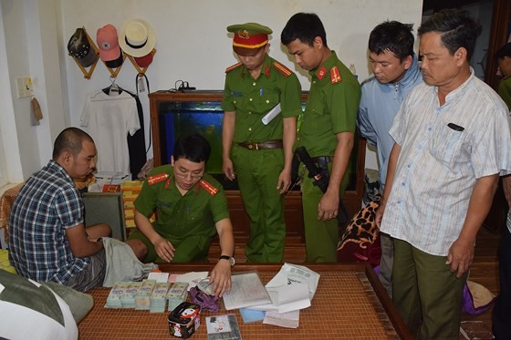  Khám xét nhà các đối tượng