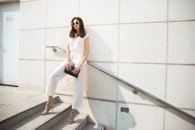 Người đẹp phối thành thạo các item sắc màu yêu thích.