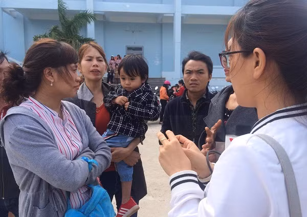 Nhiều giáo viên được thông báo chấm dứt hợp đồng là vợ chồng đã giảng dạy nhiều năm, đang nuôi con nhỏ, cuộc sống vô vàn khó khăn