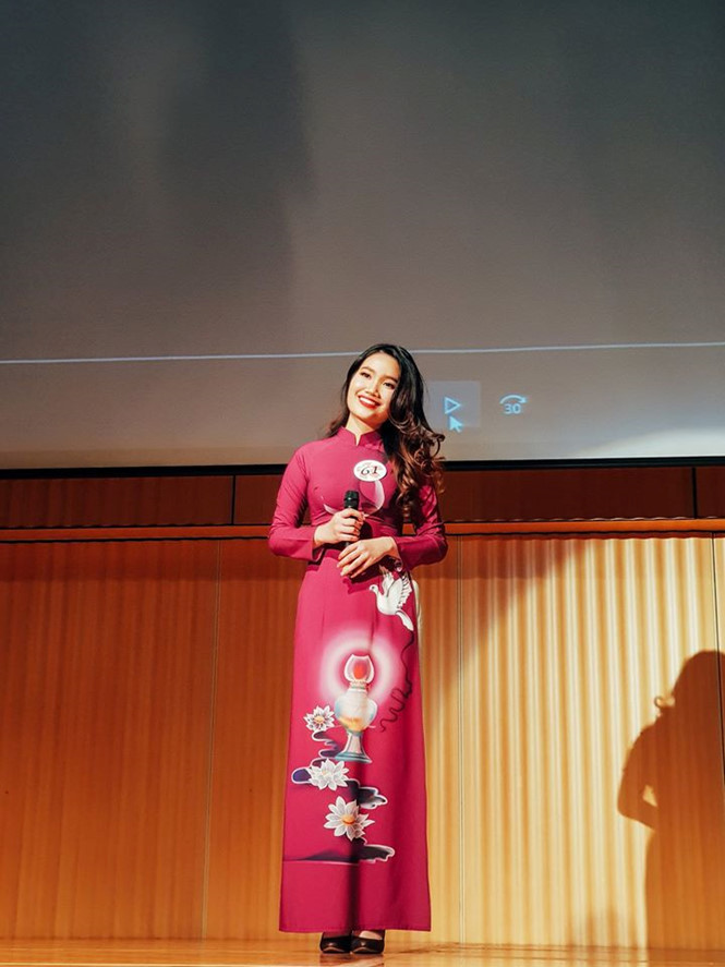 Quỳnh Anh tại cuộc thi Hoa khôi Việt Nam tại Nhật. Quỳnh Anh tại cuộc thi Hoa khôi Việt Nam tại Nhật.