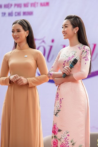 Tại sự kiện, Mỹ Linh có cơ hội chia sẻ và lan tỏa tình yêu áo dài đến với các bạn học sinh tại trường THPT. 