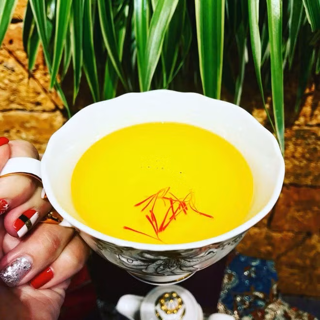 Saffron vừa tốt cho sức khỏe, vừa có tác dụng làm đẹp và là một loại gia vị. (Ảnh: saffronviet.com)