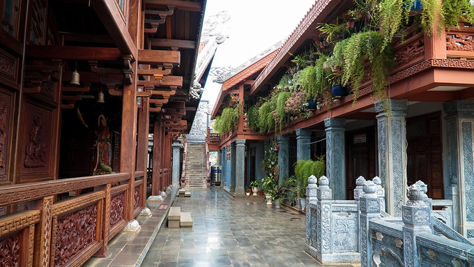 Tên gọi Khải Đoan được giải thích là 2 chữ đầu của vua Khải Định và Đoan Huy Hoàng Thái hậu, với ý ghi nhận công đức người sáng lập ngôi chùa. Tên gọi Khải Đoan được giải thích là 2 chữ đầu của vua Khải Định và Đoan Huy Hoàng Thái hậu, với ý ghi nhận công đức người sáng lập ngôi chùa.