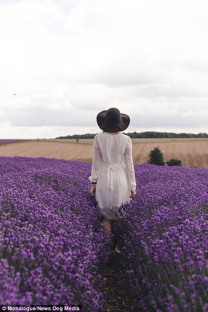 Cô gái này cho biết cảm thấy rất may mắn khi chia sẻ những cuộc phiêu lưu của mình và thực hiện nó như một nghề nghiệp - Ảnh: Daily mail