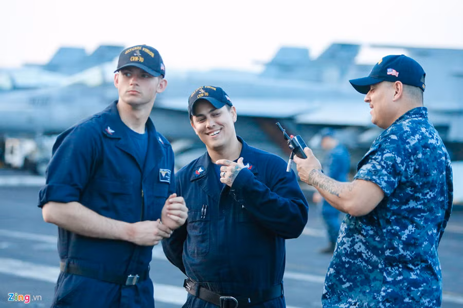 Nhiệm vụ quan trọng của phần lớn hải trình là chuẩn bị cho những tình huống bất ngờ. Do vậy, chương trình tập luyện chiếm đa số thời gian trên tàu USS Carl Vinson. 