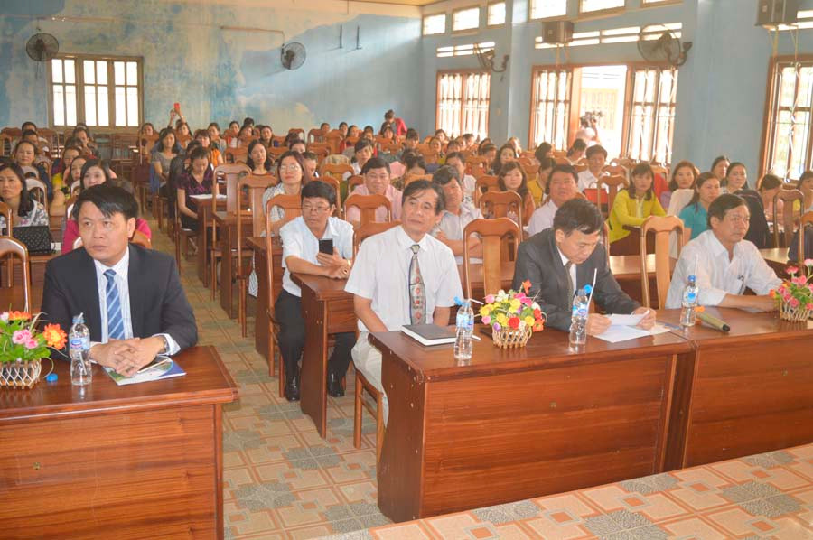 Toàn cảnh buổi khai giảng. Ảnh: Đinh Yến  Toàn cảnh buổi khai giảng. Ảnh: Đinh Yến