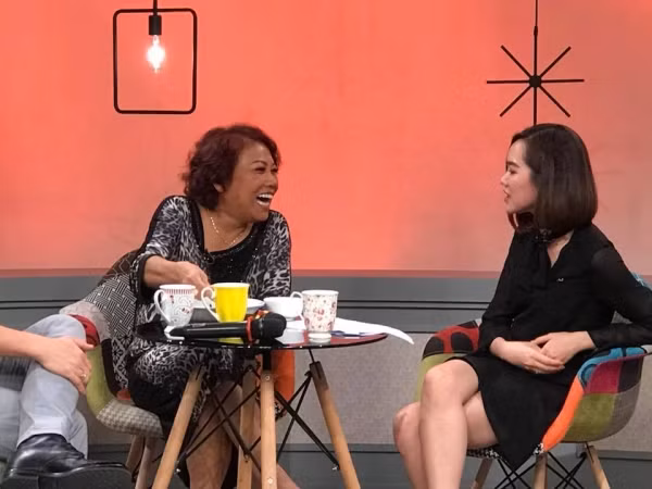  Tuy nhiên, chị vẫn giữ thái độ lạc quan, vui tính.