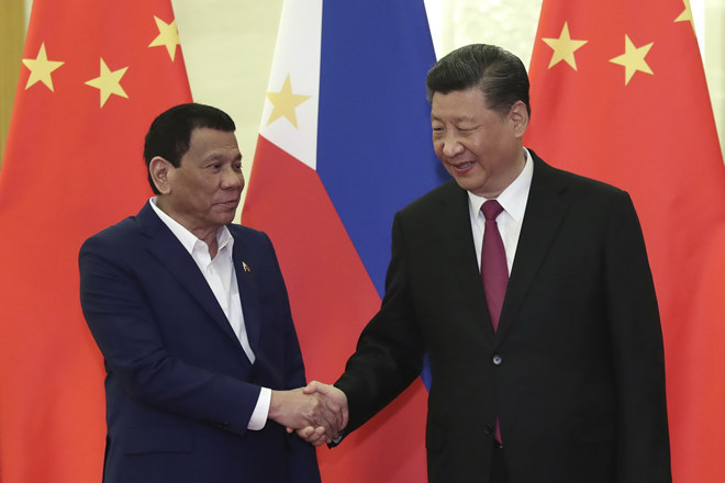 Tổng thống Rodrigo Duterte và Chủ tịch Tập Cận Bình tại Bắc Kinh hồi tháng 4. Ảnh: Reuters