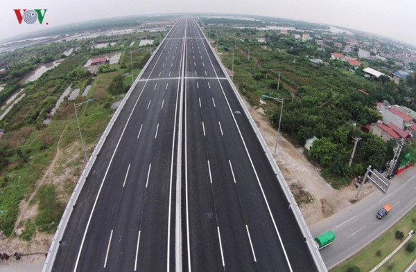  Tổng chiều dài tuyến cao tốc Bắc – Nam khoảng hơn 2.100 km, chạy qua 32 tỉnh, thành phố, chia làm 3 giai đoạn. (Ảnh minh họa)