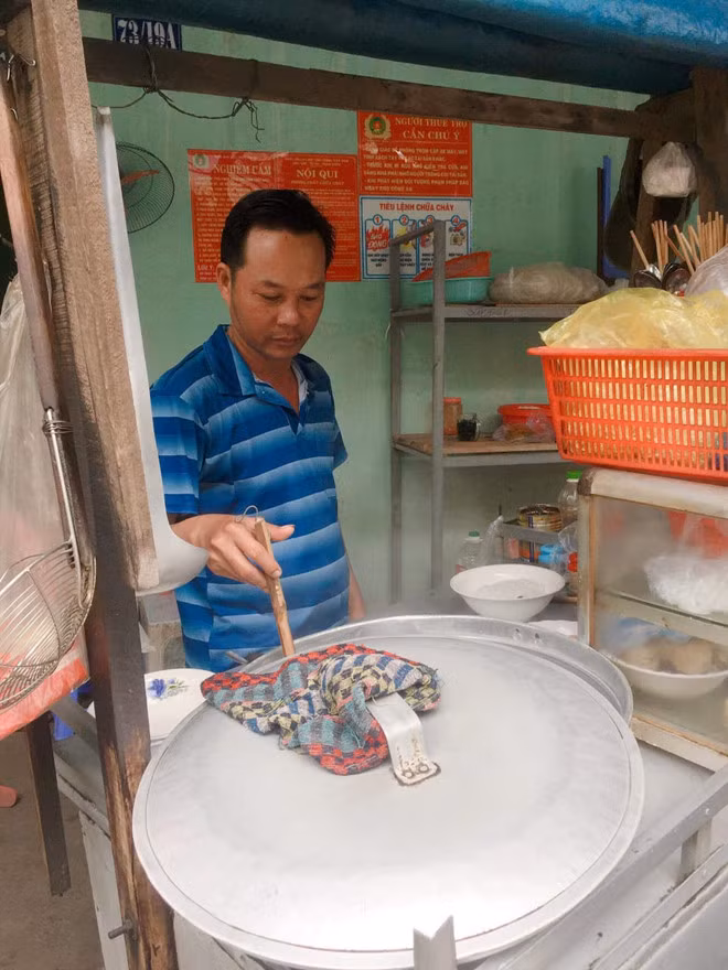  Anh Lập bên xe hủ tiếu - Ảnh NVCC