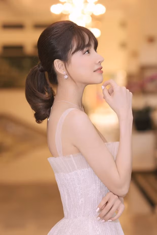 Nữ diễn viên sinh năm 1990 gây chú ý từ bộ phim ngắn Xin lỗi, anh chỉ là thằng bán bánh giò (2013). Sau đó, cô góp mặt trong nhiều phim điện ảnh như: Quả tim máu, Vừa đi vừa khóc, 49 ngày, Tuổi thanh xuân... Ảnh: NVCC