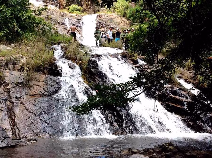  Thác Ea Tral như một mái tóc dài trải giữa đại ngàn Krông Pa. Ảnh: H.L