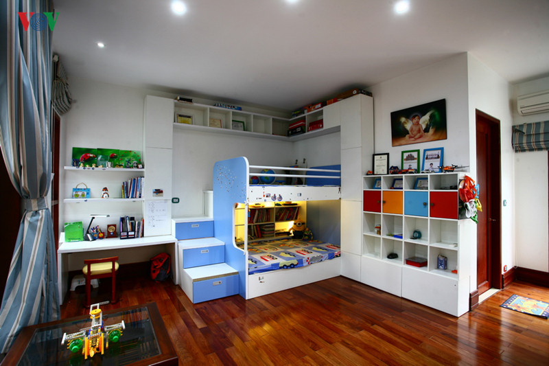 Phòng ngủ trẻ với nội thất hiện đại, trẻ trung