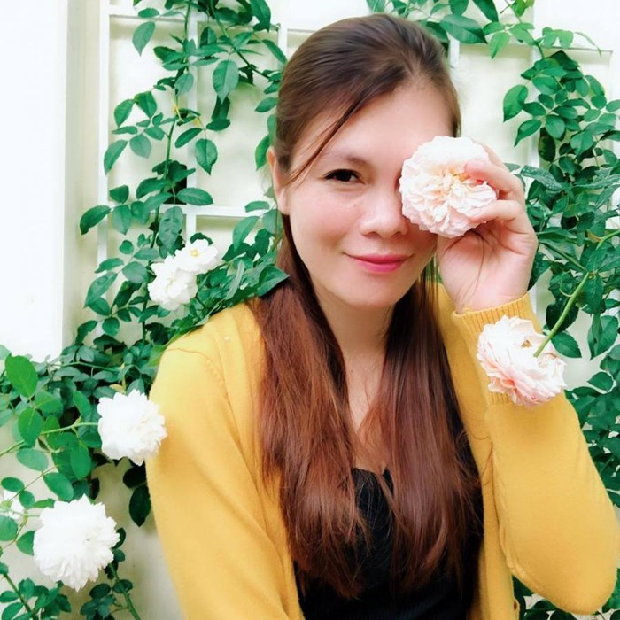  Chị Quý Ngha hạnh phúc với vườn hồng nhỏ xinh của gia đình mình.