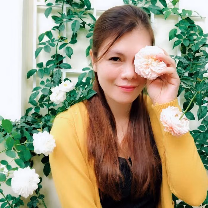  Chị Quý Ngha hạnh phúc với vườn hồng nhỏ xinh của gia đình mình.