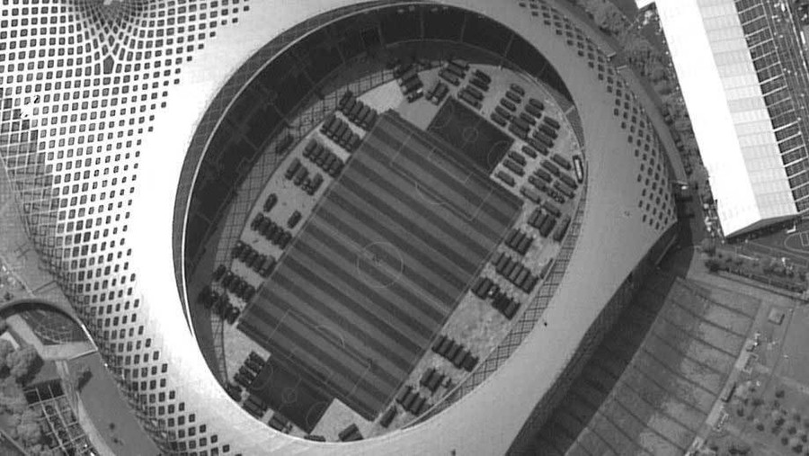  Xe quân sự Trung Quốc tập trung ở một sân vận động ở Thâm Quyến, sát Hong Kong