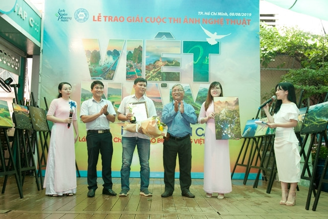  Tác giả Nguyễn Tấn Tuấn nhận giải nhất cho tác phẩm 