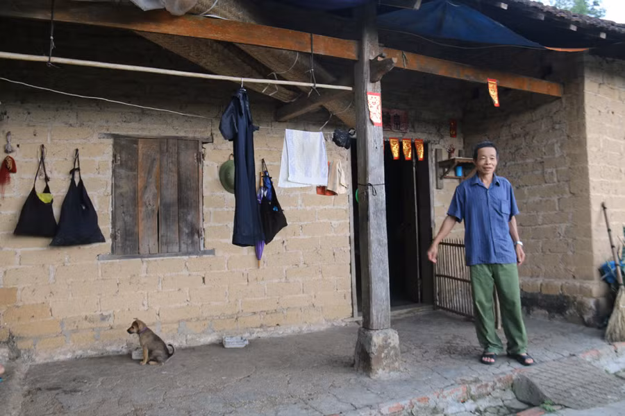  Ông Hoàng Văn Làng - trưởng thôn Nà Han cho biết, hiện trong thôn vẫn còn khoảng hơn chục người nghiện. 