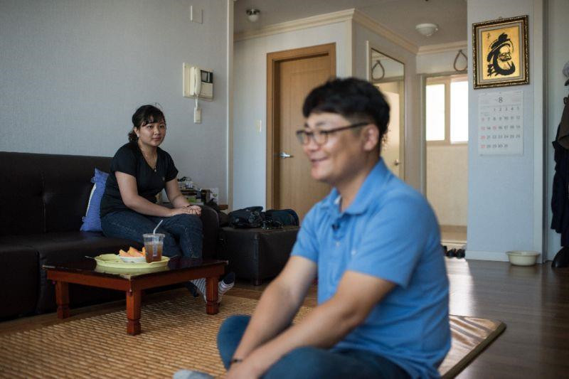  Gia đình một cô dâu Việt Nam lấy chồng Hàn Quốc. Ảnh minh họa: AFP.