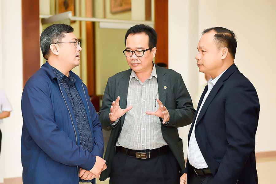 Tiến sĩ Trần Minh Hải trao đổi với các đại biểu. Ảnh: Hà Duy