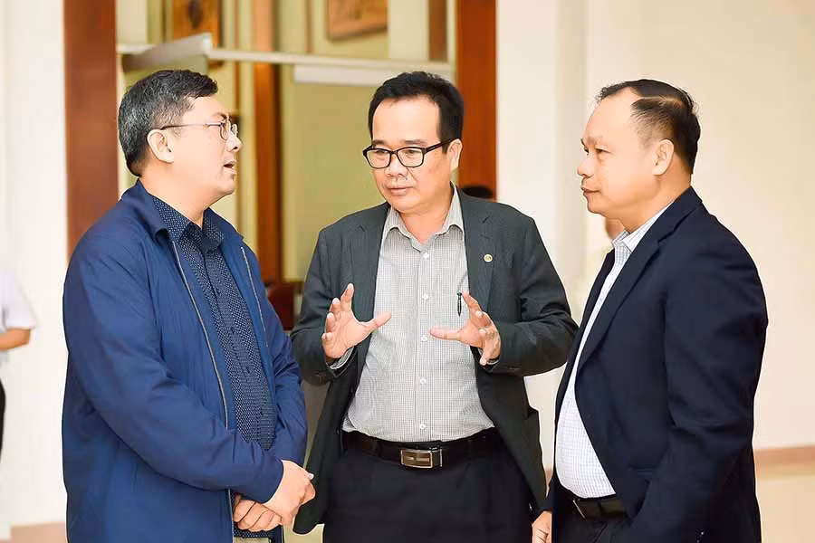 Tiến sĩ Trần Minh Hải trao đổi với các đại biểu. Ảnh: Hà Duy