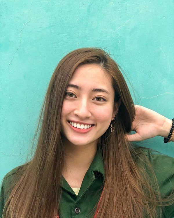 Đoạt vương miện Hoa hậu Thế giới Việt Nam khi mới 19 tuổi, cô phải gánh vác trách nhiệm tham gia cuộc thi Hoa hậu Thế giới 2019 diễn ra tại nước Anh vào cuối năm nay