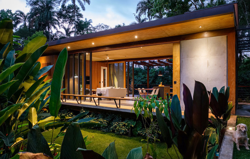 Chọn cách lặng lẽ ngồi bên ly trà, thưởng thức những món ăn ngon và ngắm nhìn cây cối, cảnh vật trong một ngôi nhà gỗ cạnh rừng là thú vui tao nhã biết bao người mơ ước. Chọn cách lặng lẽ ngồi bên ly trà, thưởng thức những món ăn ngon và ngắm nhìn cây cối, cảnh vật trong một ngôi nhà gỗ cạnh rừng là thú vui tao nhã biết bao người mơ ước.